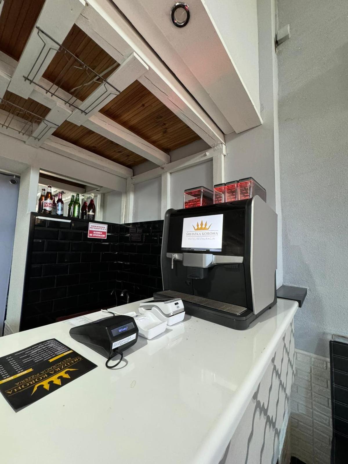 Sredzka Korona Hotel ชโรดา ชลาสกา ภายนอก รูปภาพ